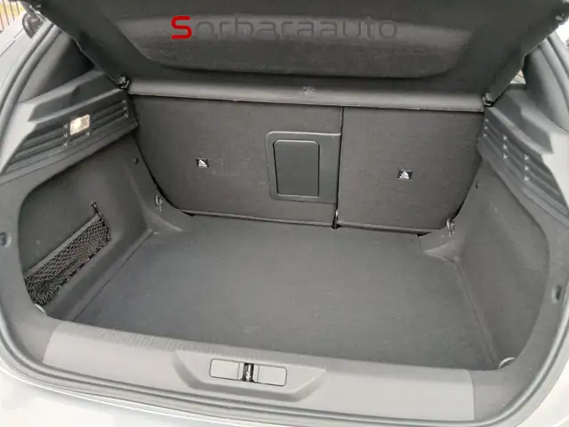 Peugeot 308 view 11