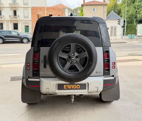 Land Rover Defender view 4