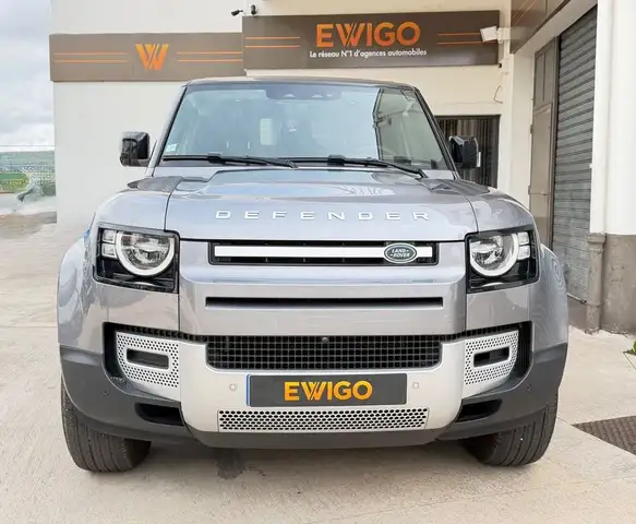 Land Rover Defender view 7