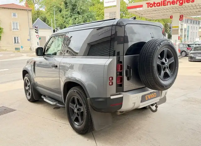 Land Rover Defender view 5
