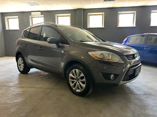 Ford Kuga view 3