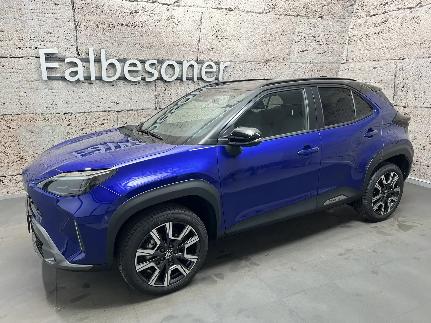 Toyota Yaris Cross 1,5 Hybrid AWD-i Style + Safety Paket Blau - 2