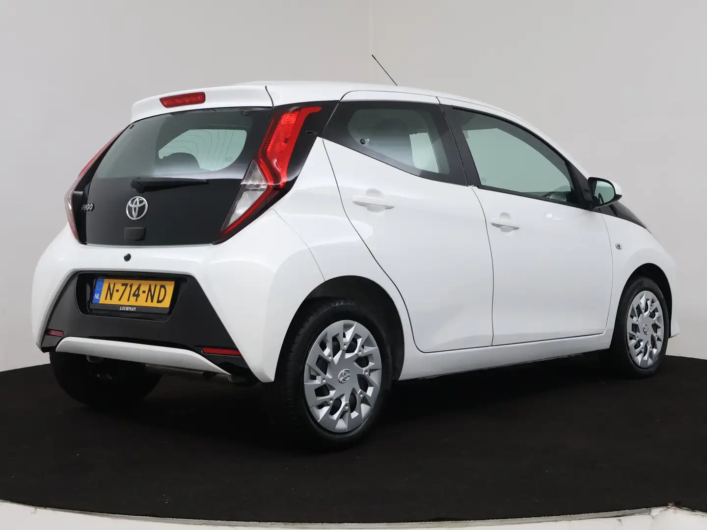 Toyota Aygo 1.0 VVT-i x-play | Airco | Camera | Wit - 2