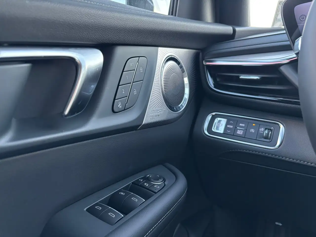 Buick Enclave снимка Buick Enclave