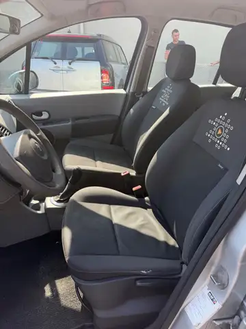 Renault Modus view 5