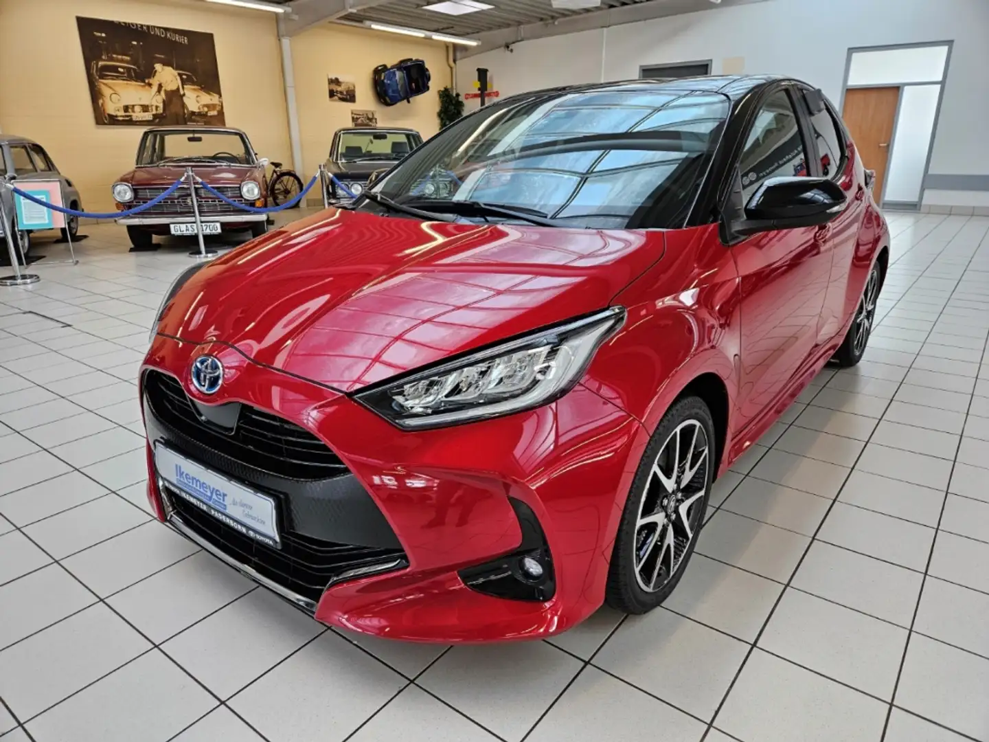 Toyota Yaris Hybrid 1.5 Style Teilleder LED 17 Zoll Alu Rouge - 1