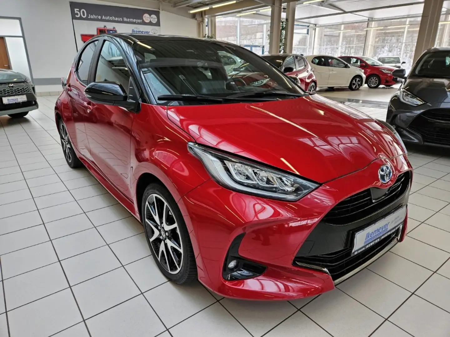 Toyota Yaris Hybrid 1.5 Style Teilleder LED 17 Zoll Alu Rouge - 2