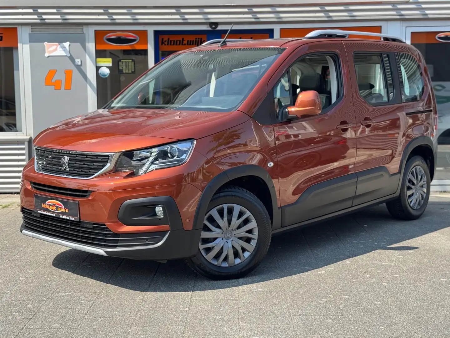 Peugeot Rifter 1.2 P.Tech Allure Panorama Navigatie LED Camera 1e Bruin - 1