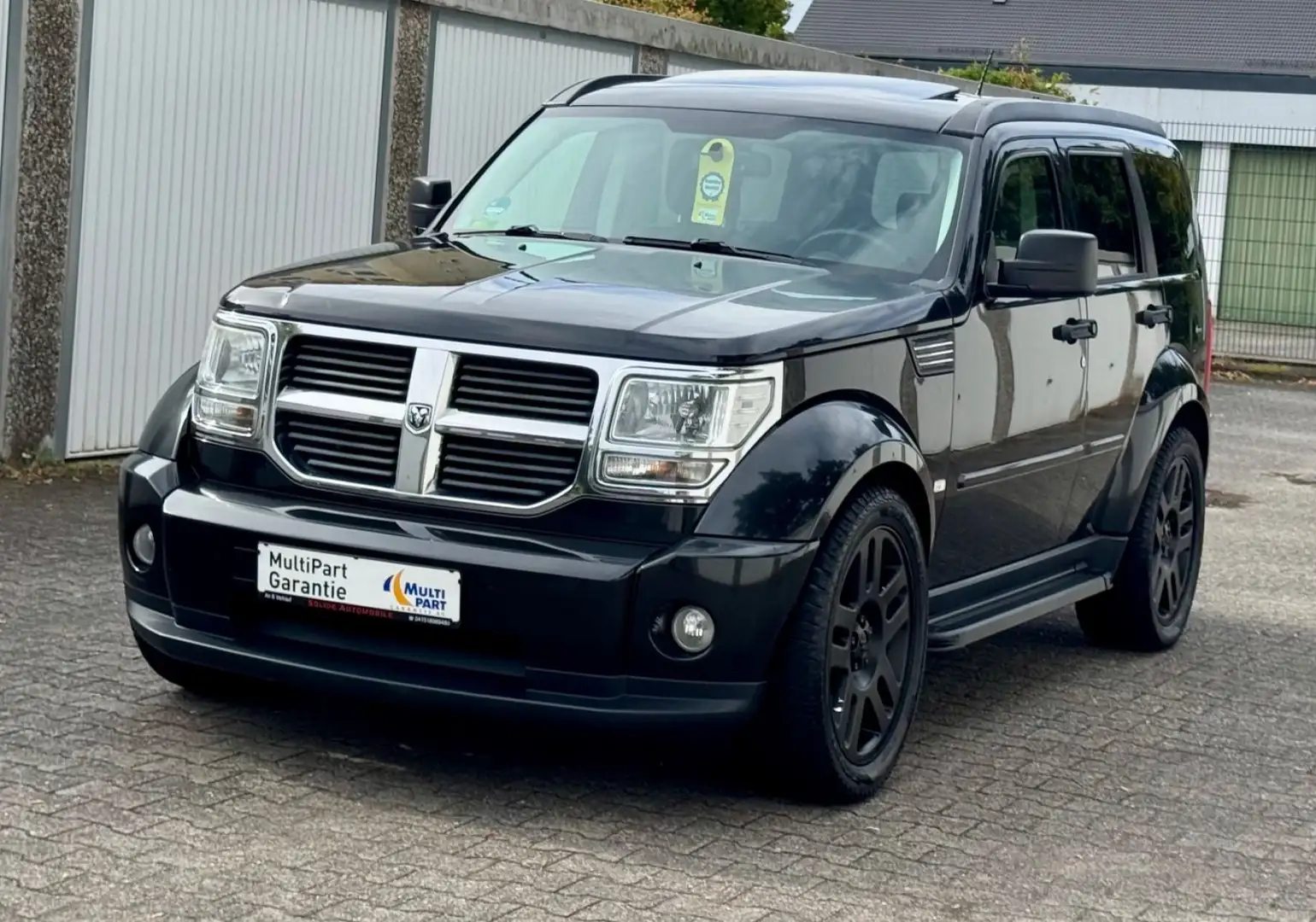 Dodge Nitro SXT Schwarz - 2