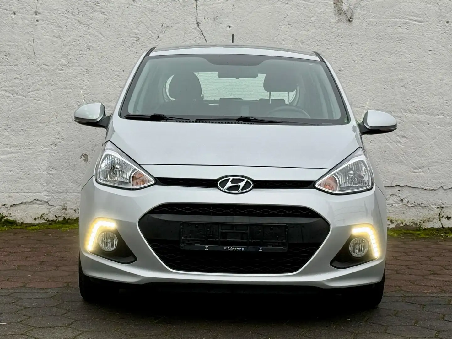 Hyundai i10 /Automatik/PDC/Navi/Sitz-Lenkradheizung/Navi Silber - 2
