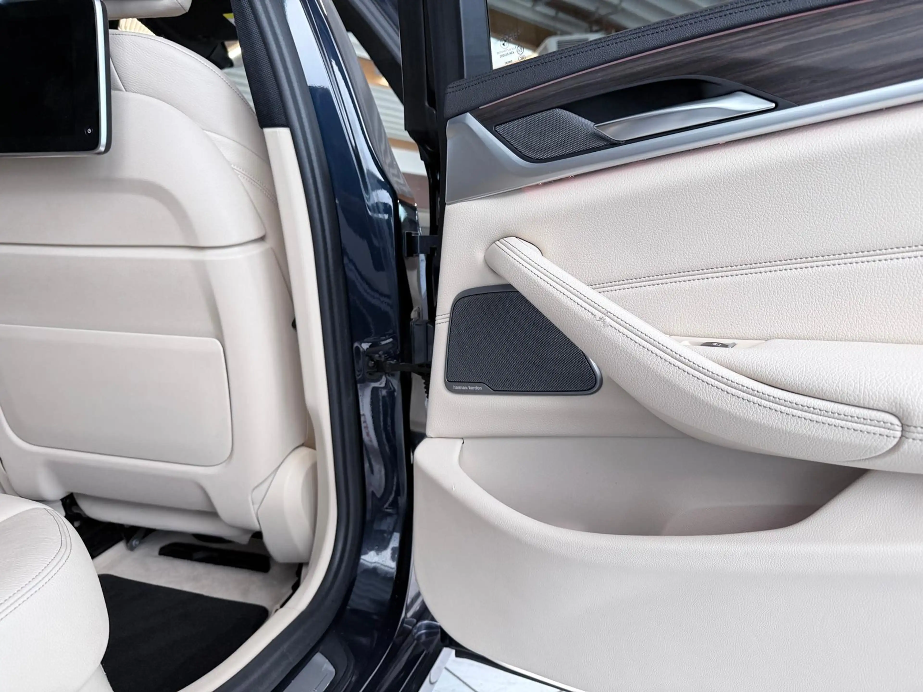 BMW 525 d Luxury Line-Pano/ACC/AHK/360/Massage/Apple — photo 9