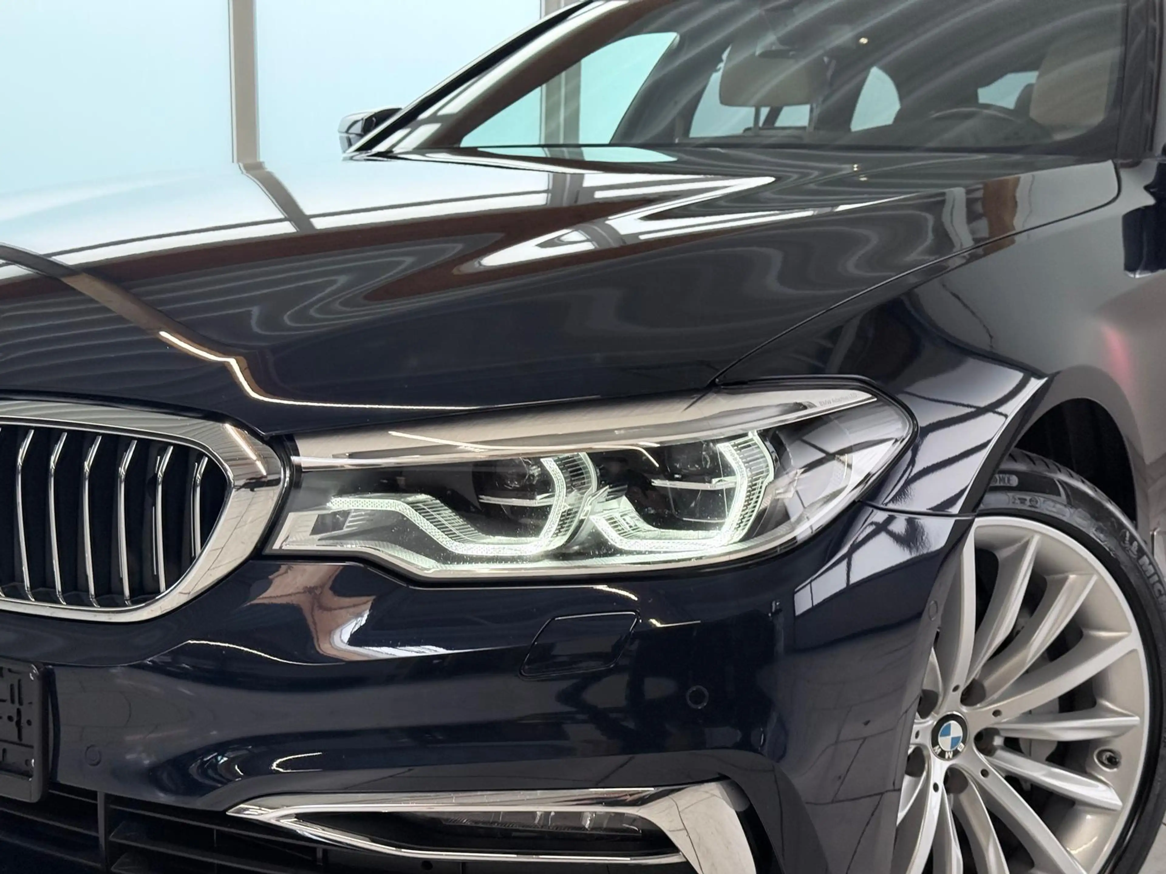BMW 525 d Luxury Line-Pano/ACC/AHK/360/Massage/Apple — photo 3