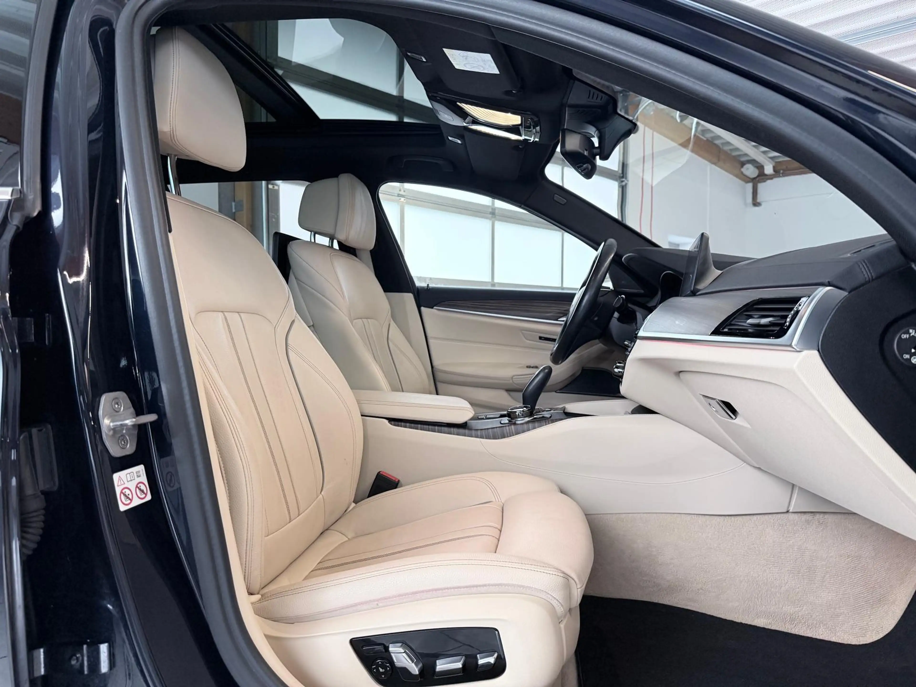 BMW 525 d Luxury Line-Pano/ACC/AHK/360/Massage/Apple — photo 5