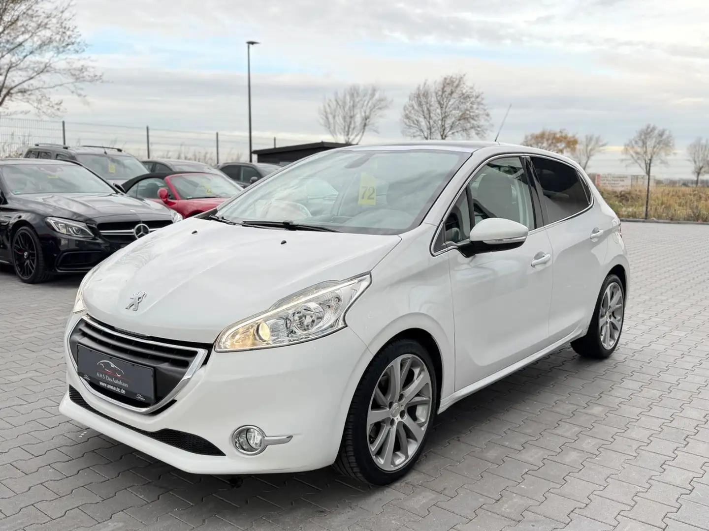 Peugeot 208 Allure 1.6 Aut Panorama Navi LED Blanc - 1