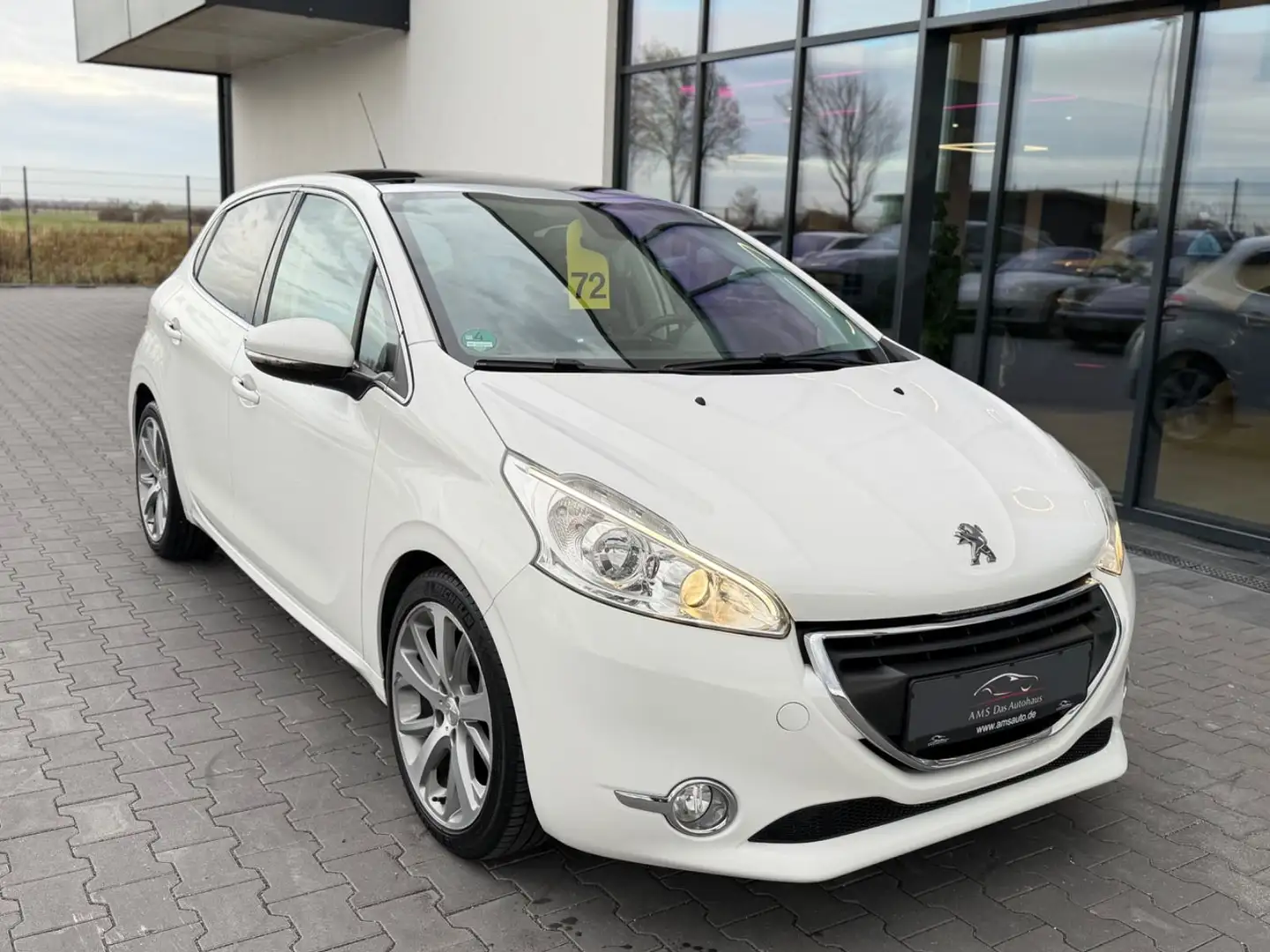 Peugeot 208 Allure 1.6 Aut Panorama Navi LED Blanc - 2