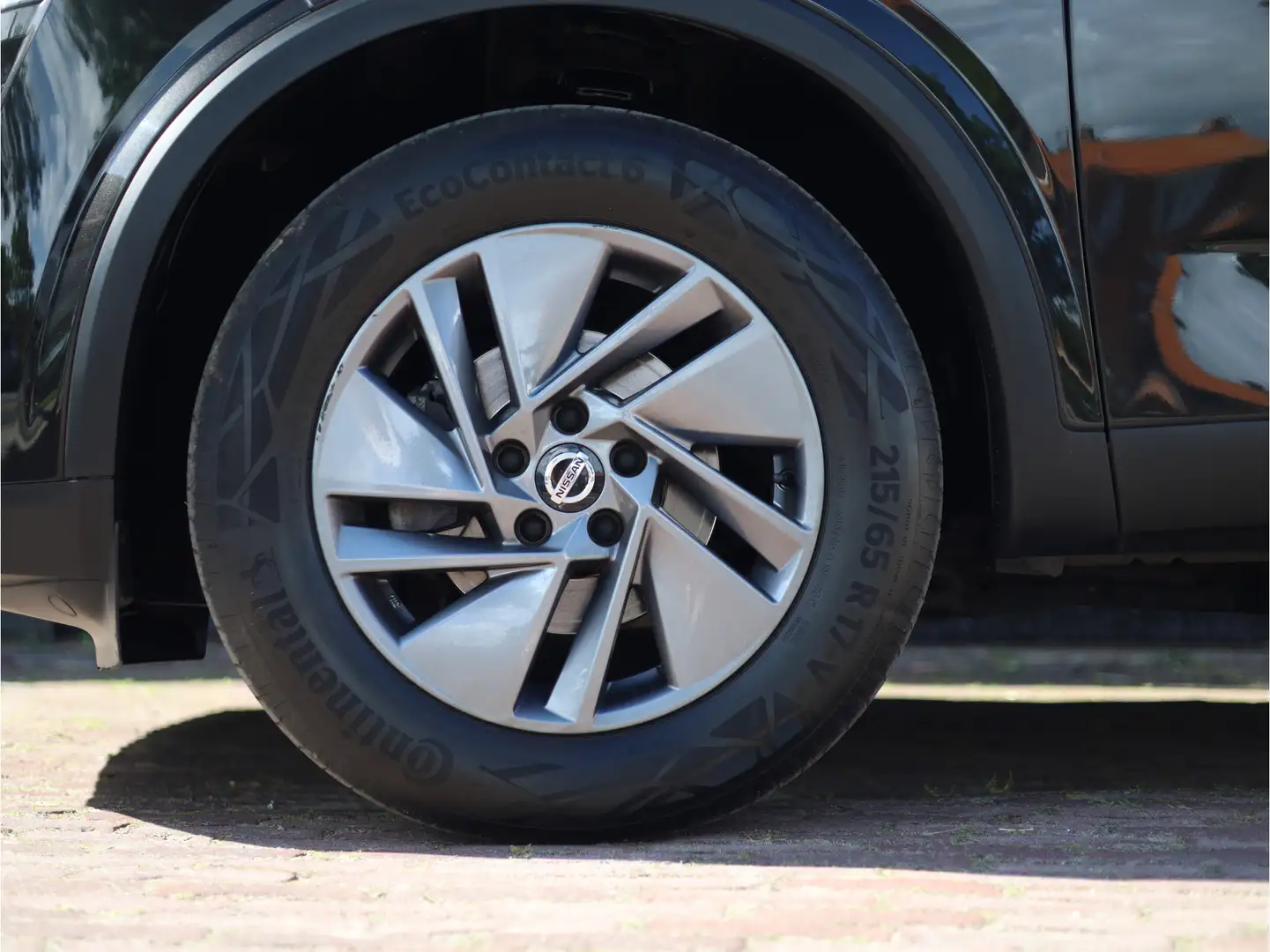 Nissan Qashqai 1.3 MHEV Xtronic Acenta Adaptieve Cruisecontrol | Zwart - 2