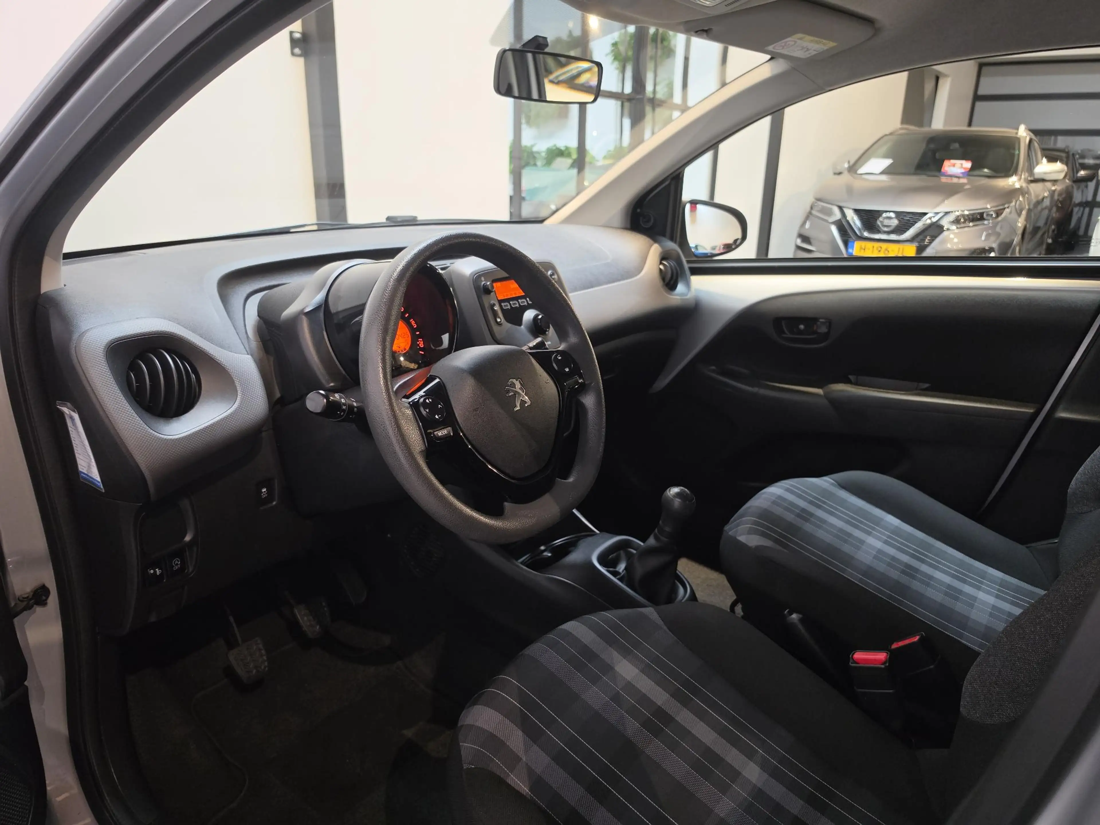 Peugeot 108 1.0 e-VTi Active — photo 11