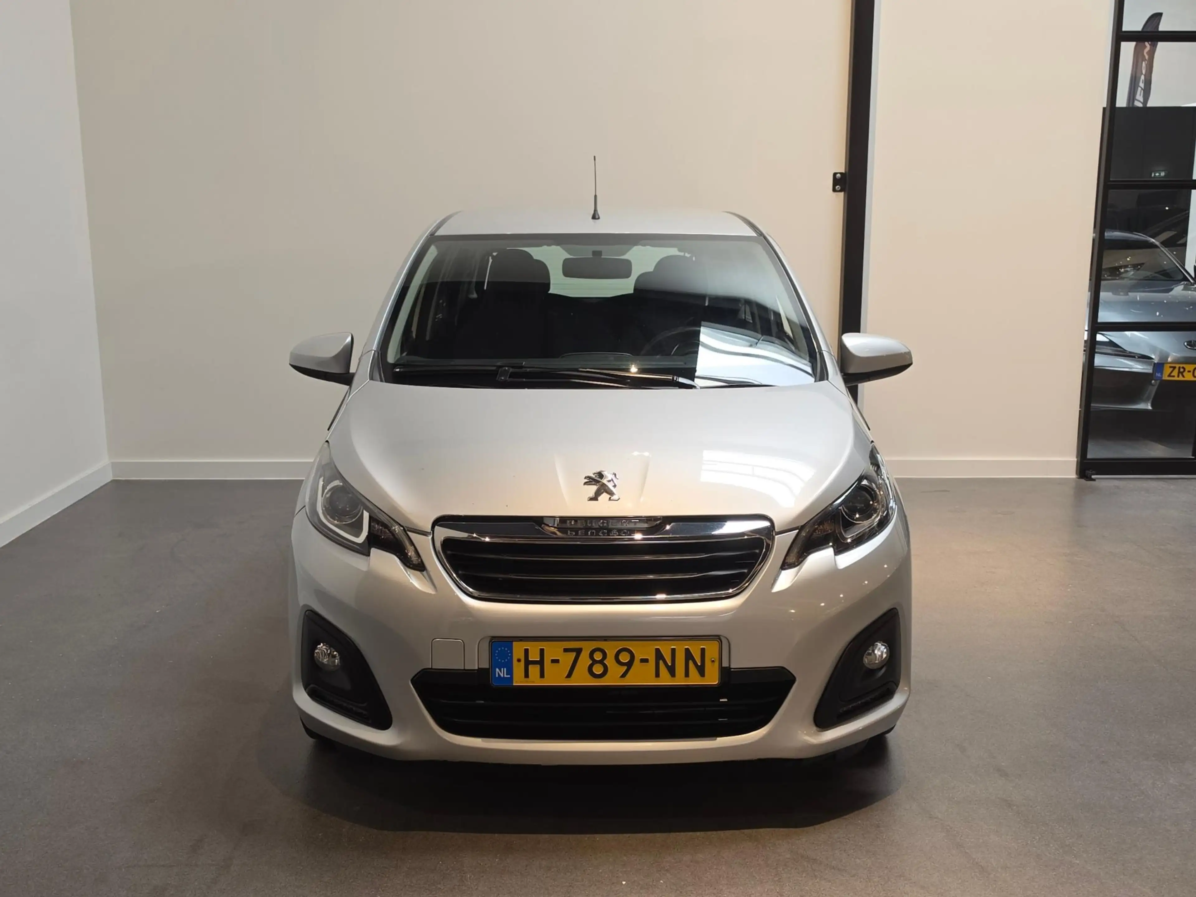 Peugeot 108 1.0 e-VTi Active — photo 5