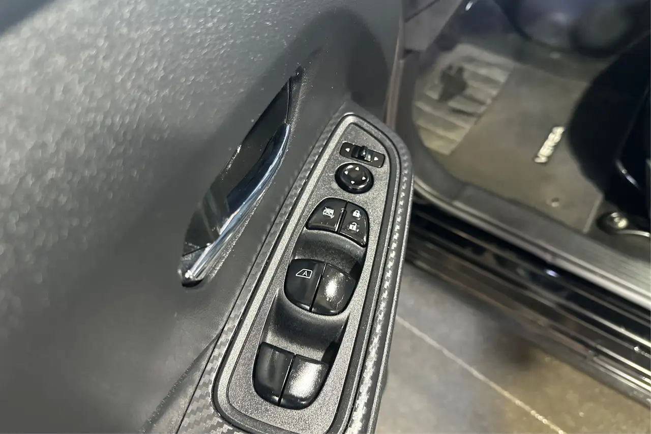 Nissan Versa снимка Nissan Versa