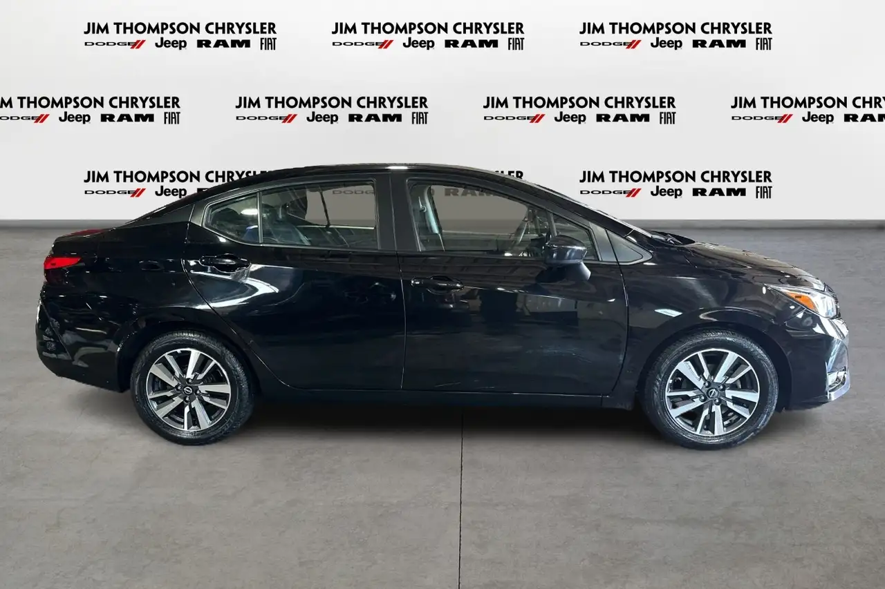 Nissan Versa снимка Nissan Versa