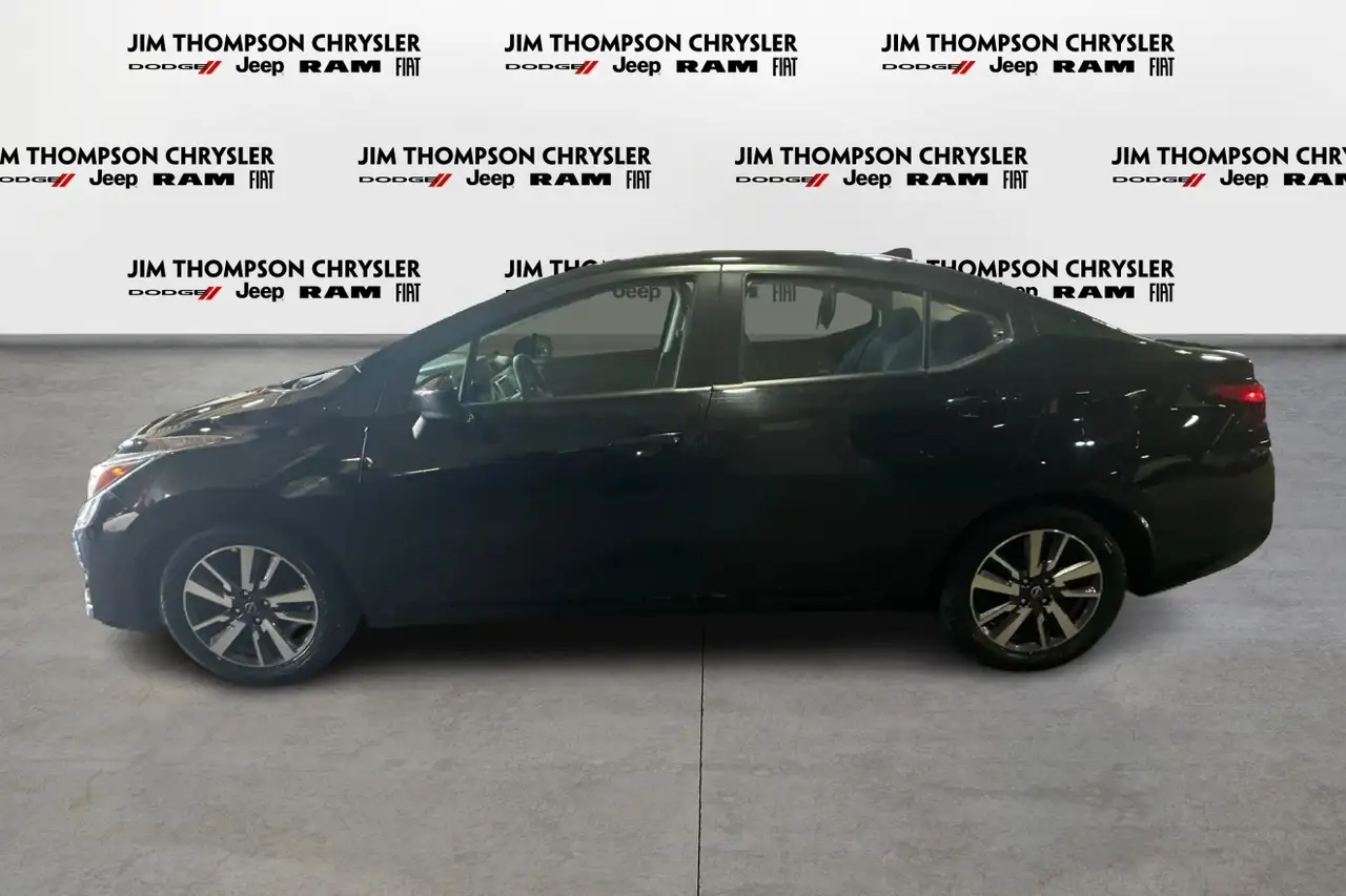 Nissan Versa снимка Nissan Versa