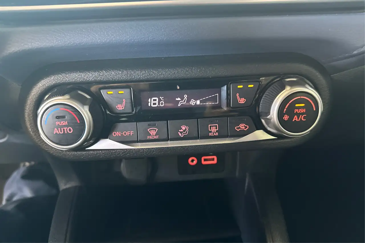 Nissan Versa снимка Nissan Versa