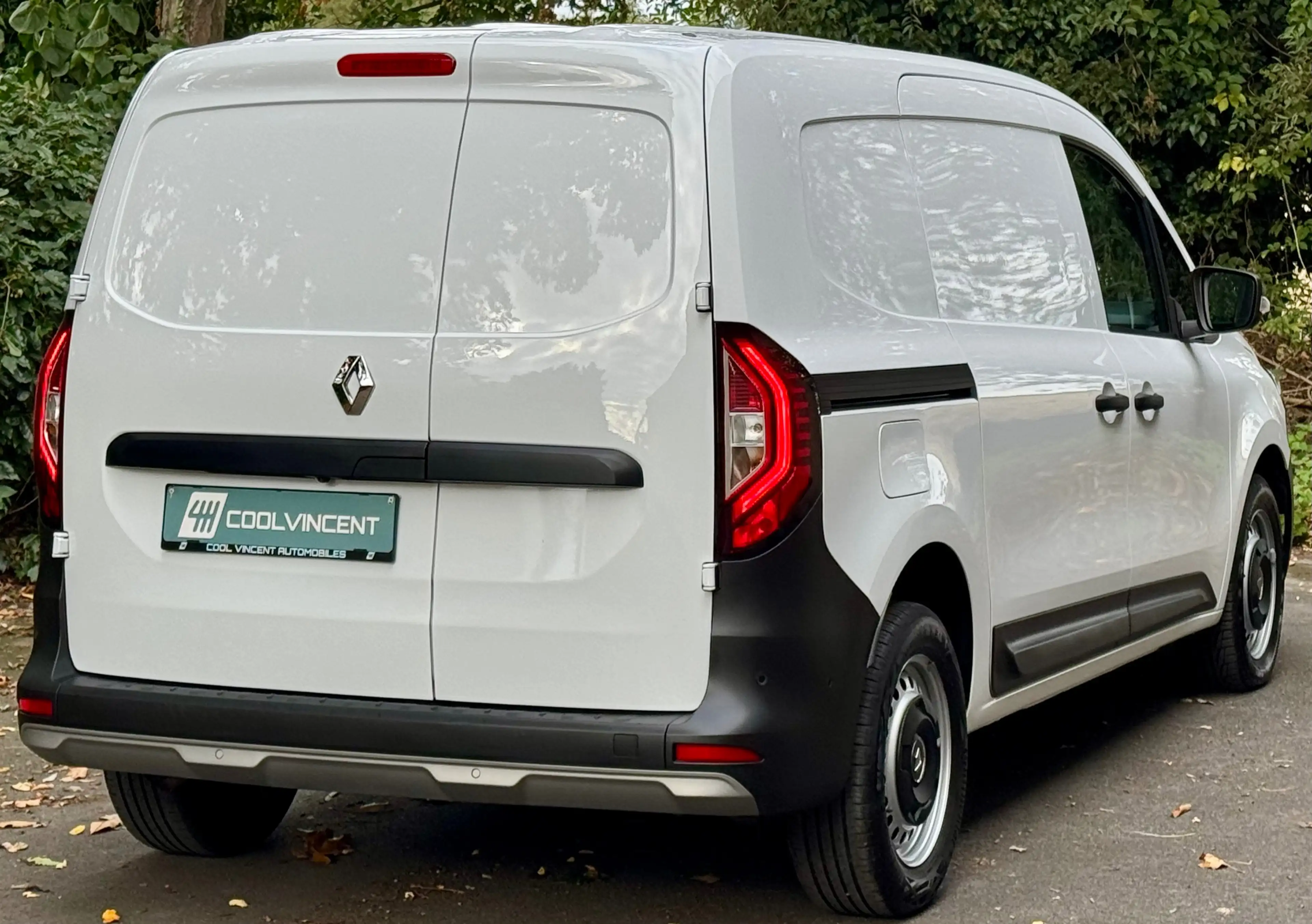 Renault Kangoo L2 CHASSI LONG // 1.5 DCI // CARPLAY // 3 PLACES // ETAT NEUF // MAXI // — photo 4