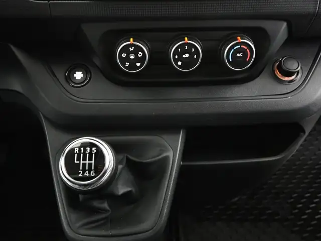 Renault Trafic view 13