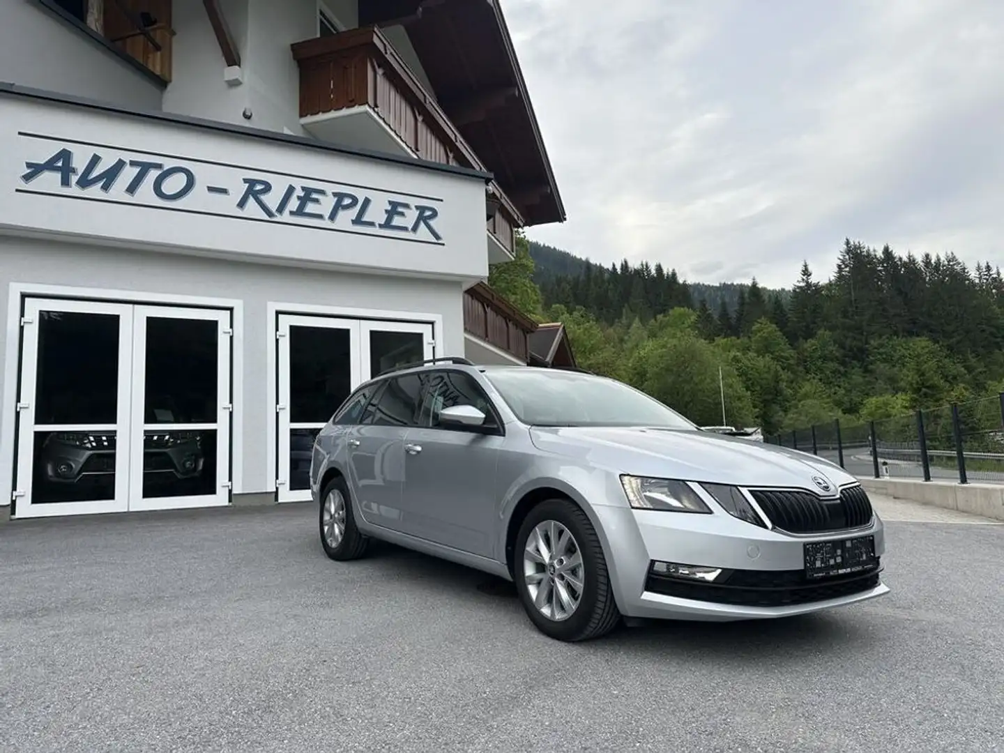 Skoda Octavia Combi Ambition 1,6 TDI Silber - 2