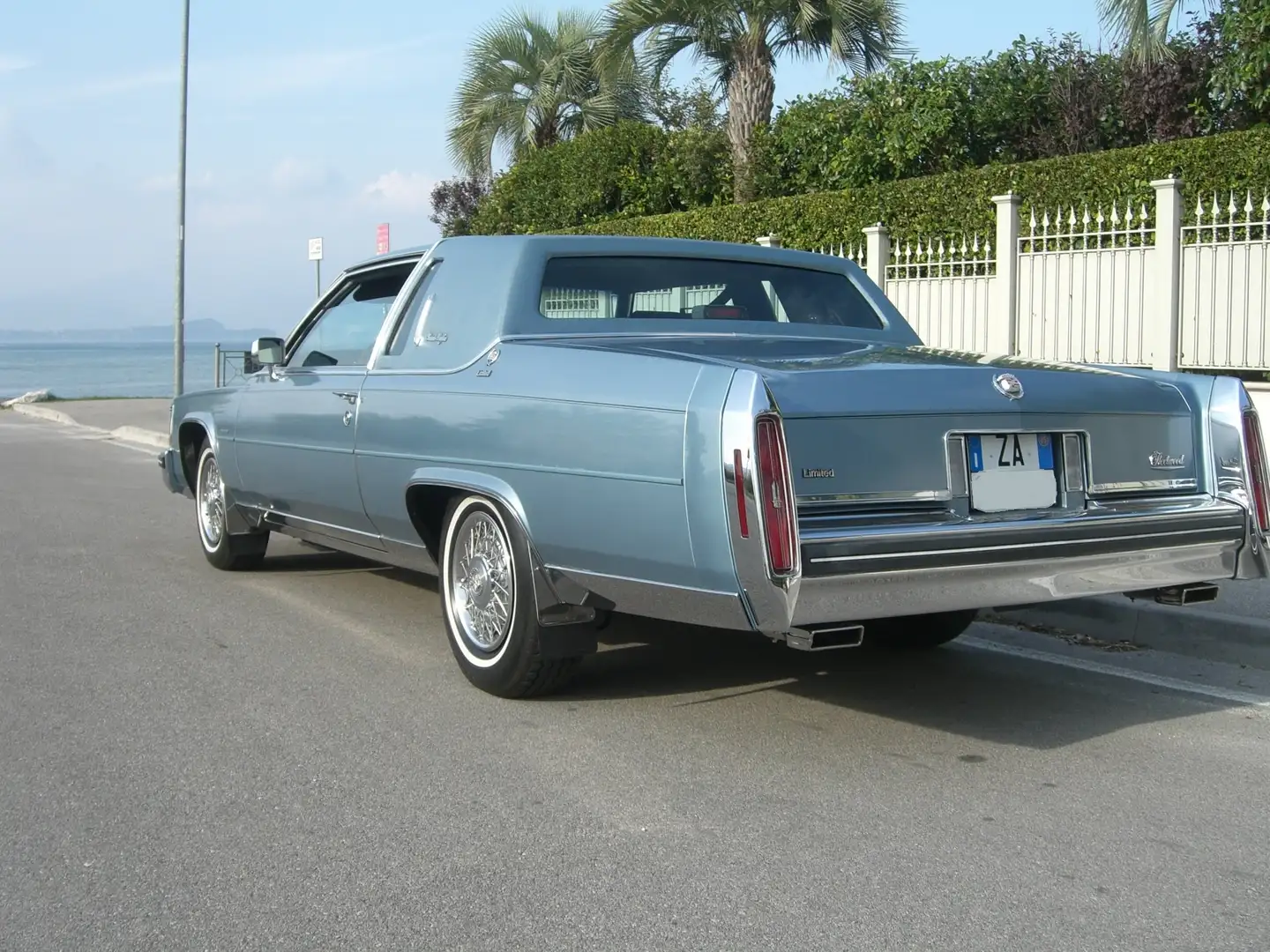 Cadillac Fleetwood Brougham Blau - 2