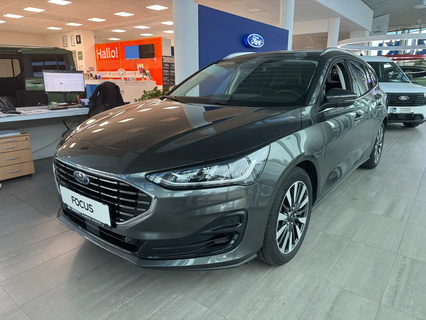 Ford Focus 1.5 Ecoblue Titanium X Automatik Grau - 1