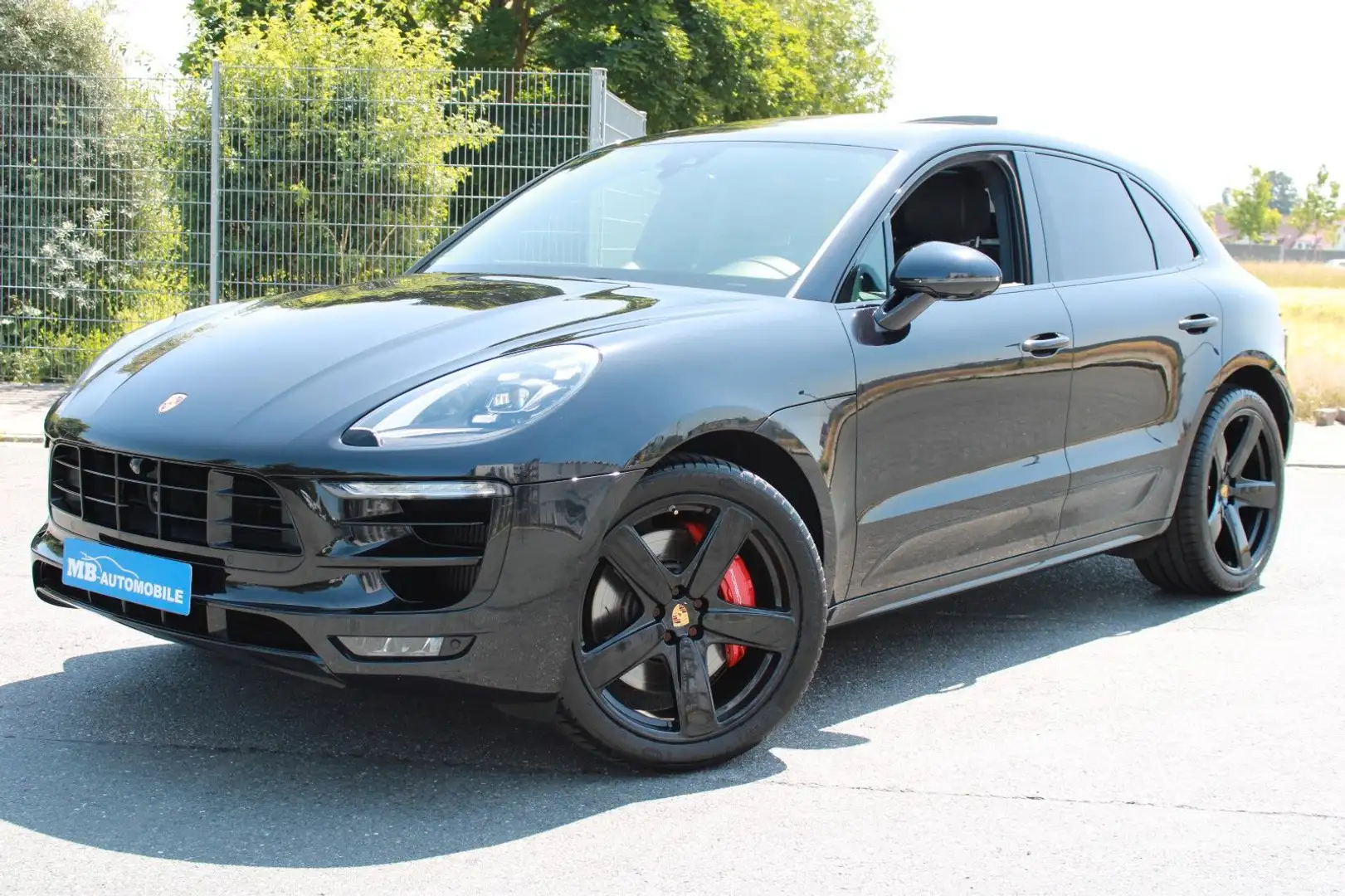 Porsche Macan Turbo Performance SportChron Approved11/26 Noir - 2