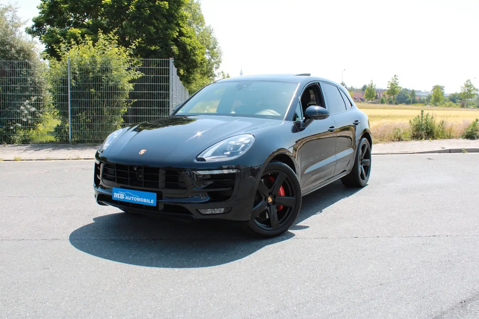 Porsche Macan Turbo Performance SportChron Approved11/26 Noir - 1