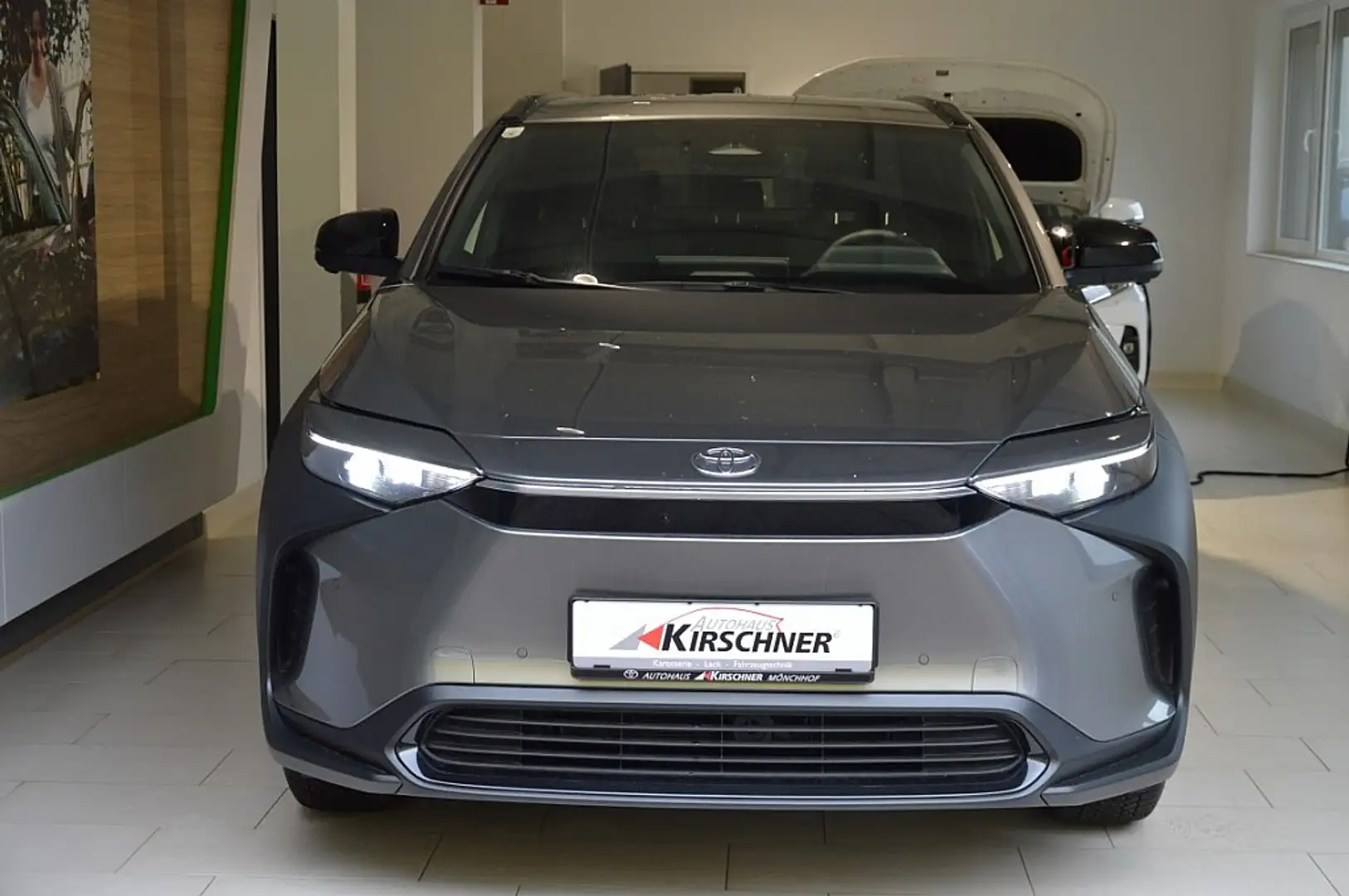 Toyota bZ4X BZ4X Elektro 71,4kWh Aut. Grau - 2