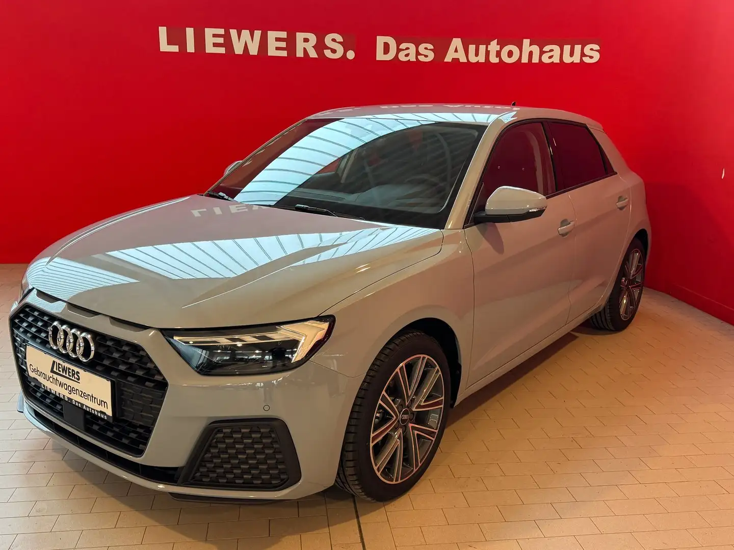 Audi A1 25 TFSI intense Grau - 2