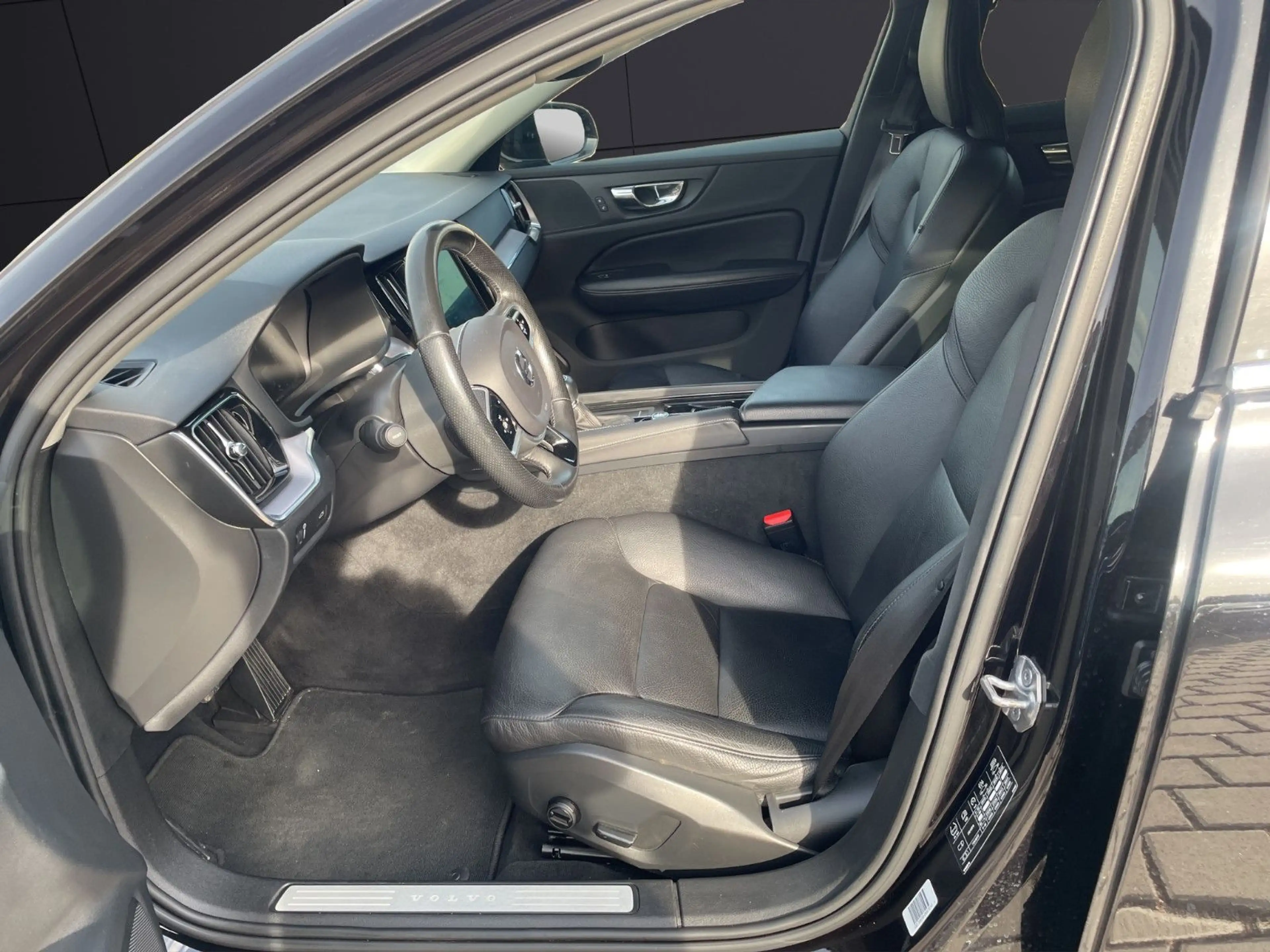 Volvo V60 Kombi Momentum*Apple CarPlay*Navi*Tempomat* — photo 9