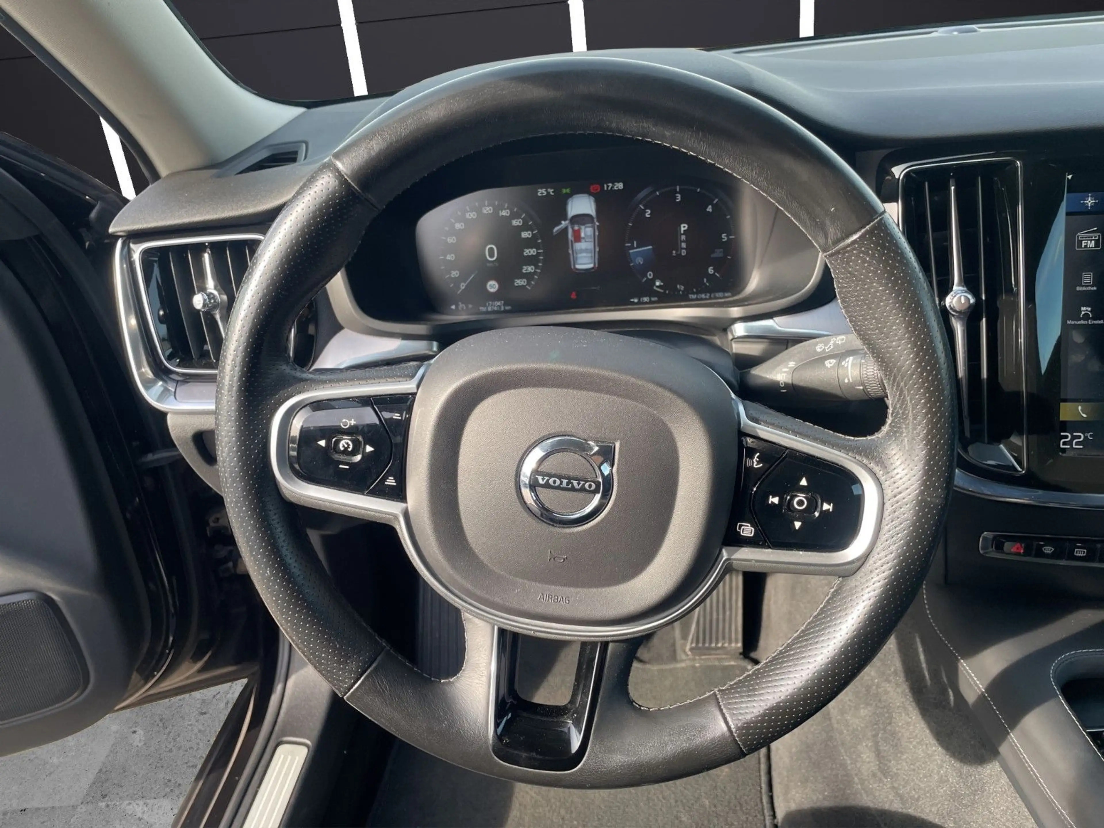 Volvo V60 Kombi Momentum*Apple CarPlay*Navi*Tempomat* — photo 10