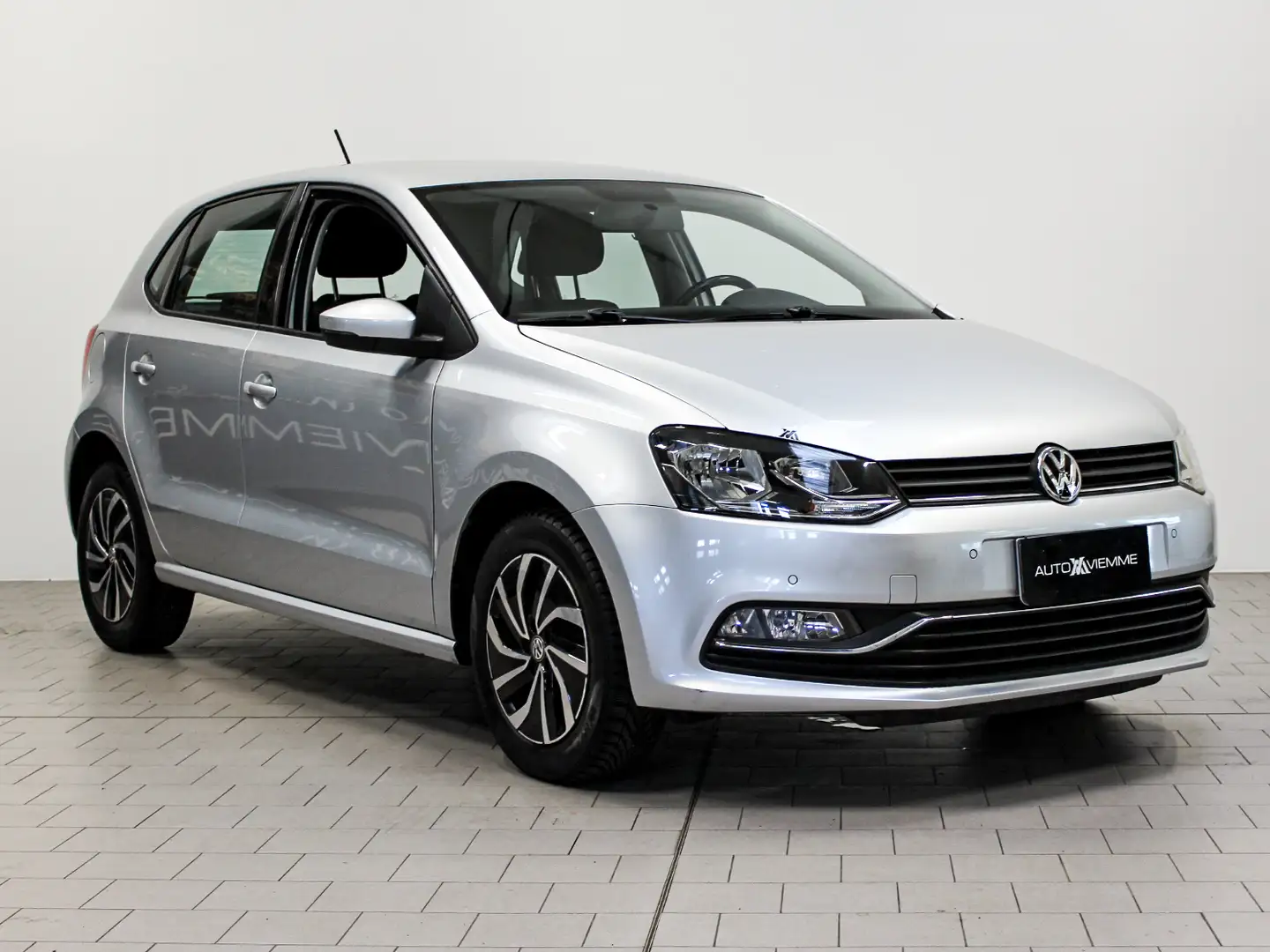 Volkswagen Polo 5p 1.0 mpi Comfortline 75cv Silber - 2