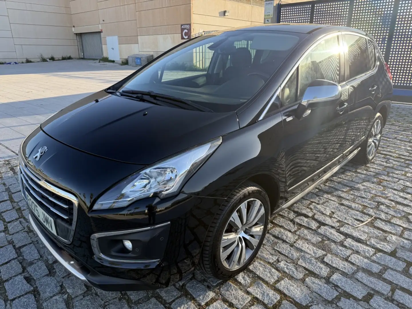 Peugeot 3008 1.6 BlueHDi Style 120 Schwarz - 1