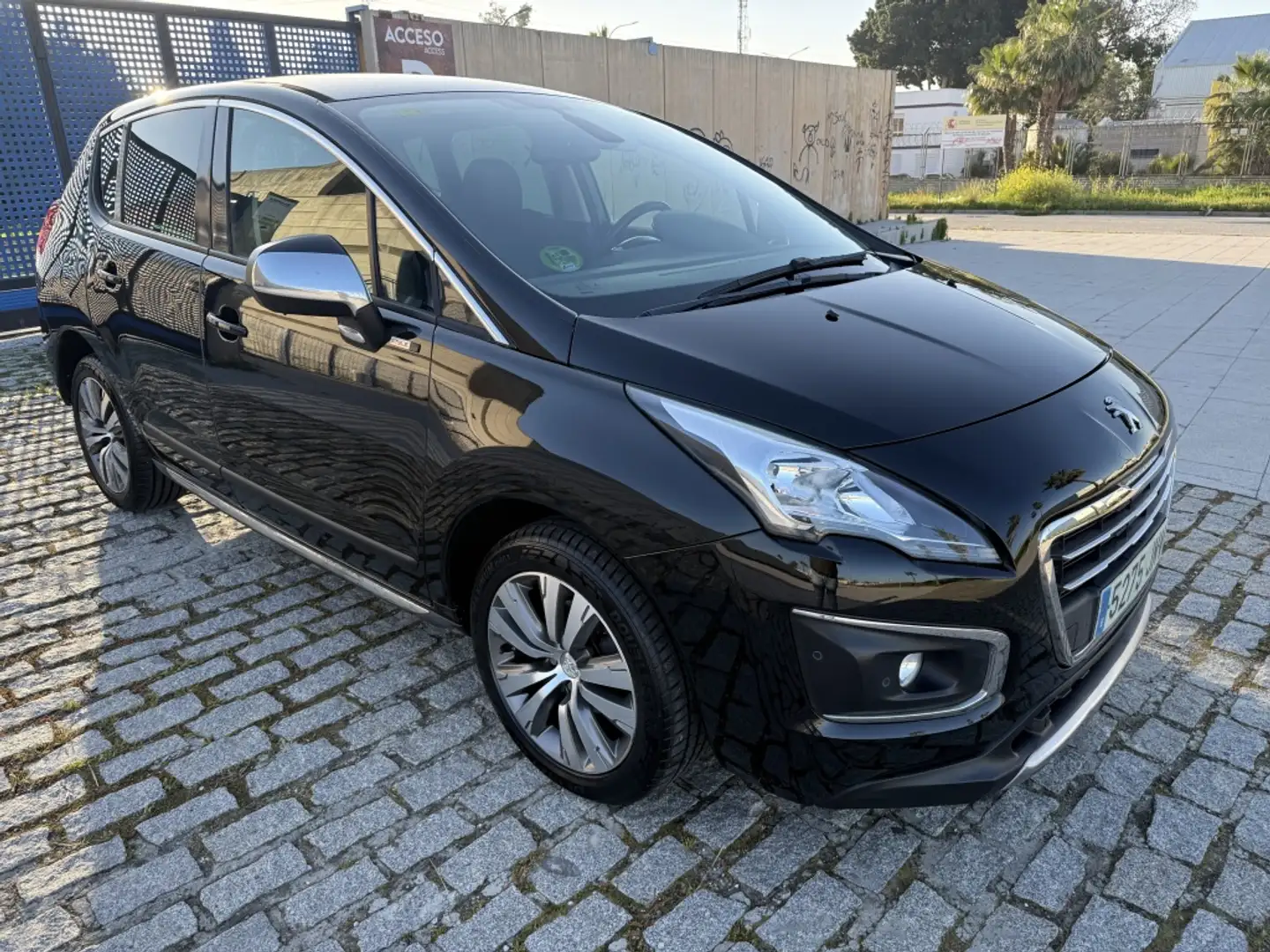 Peugeot 3008 1.6 BlueHDi Style 120 Schwarz - 2