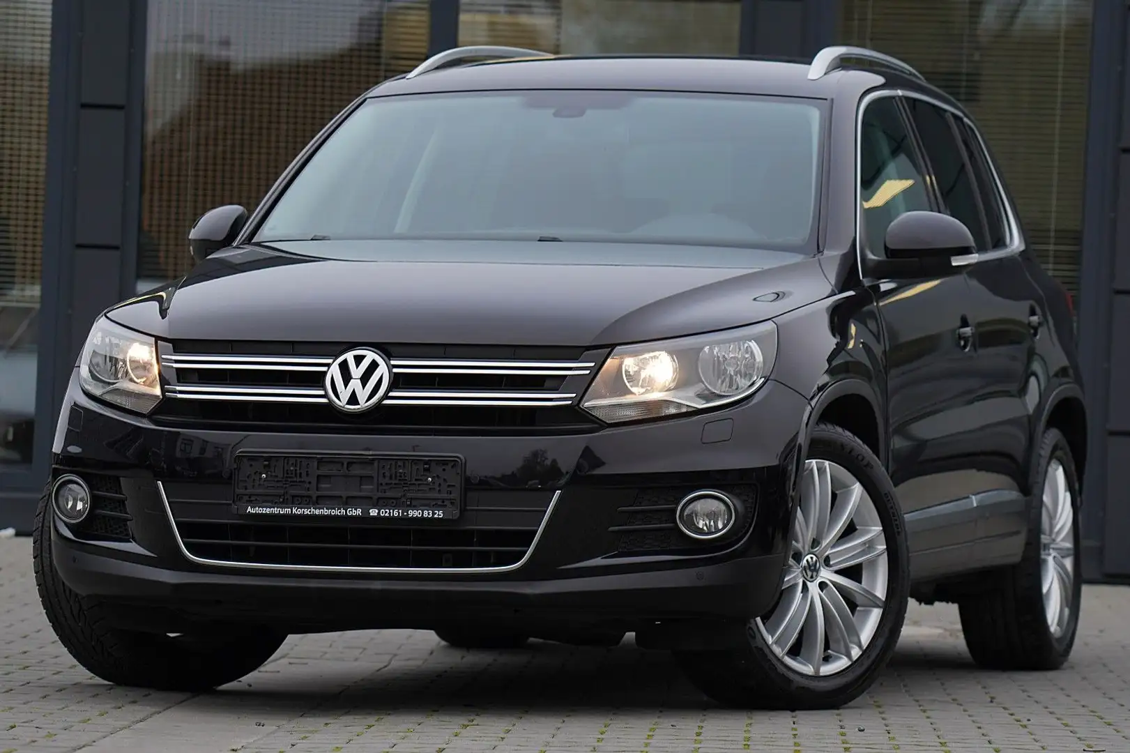 Volkswagen Tiguan Sport & Style BMT *MIT 2 JAHRE GARANTIE* Negru - 1