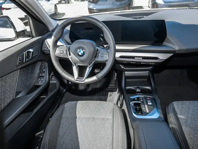 BMW 1 Series view 10