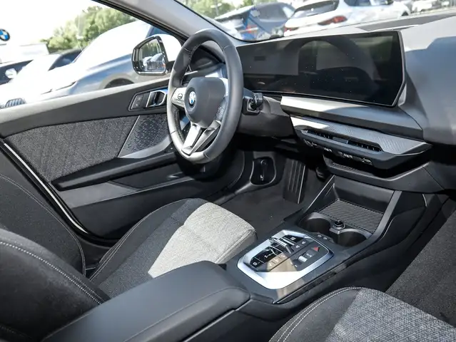 BMW 1 Series view 3