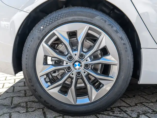 BMW 1 Series view 4