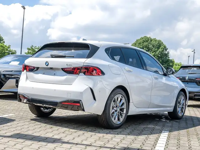 BMW 1 Series view 2