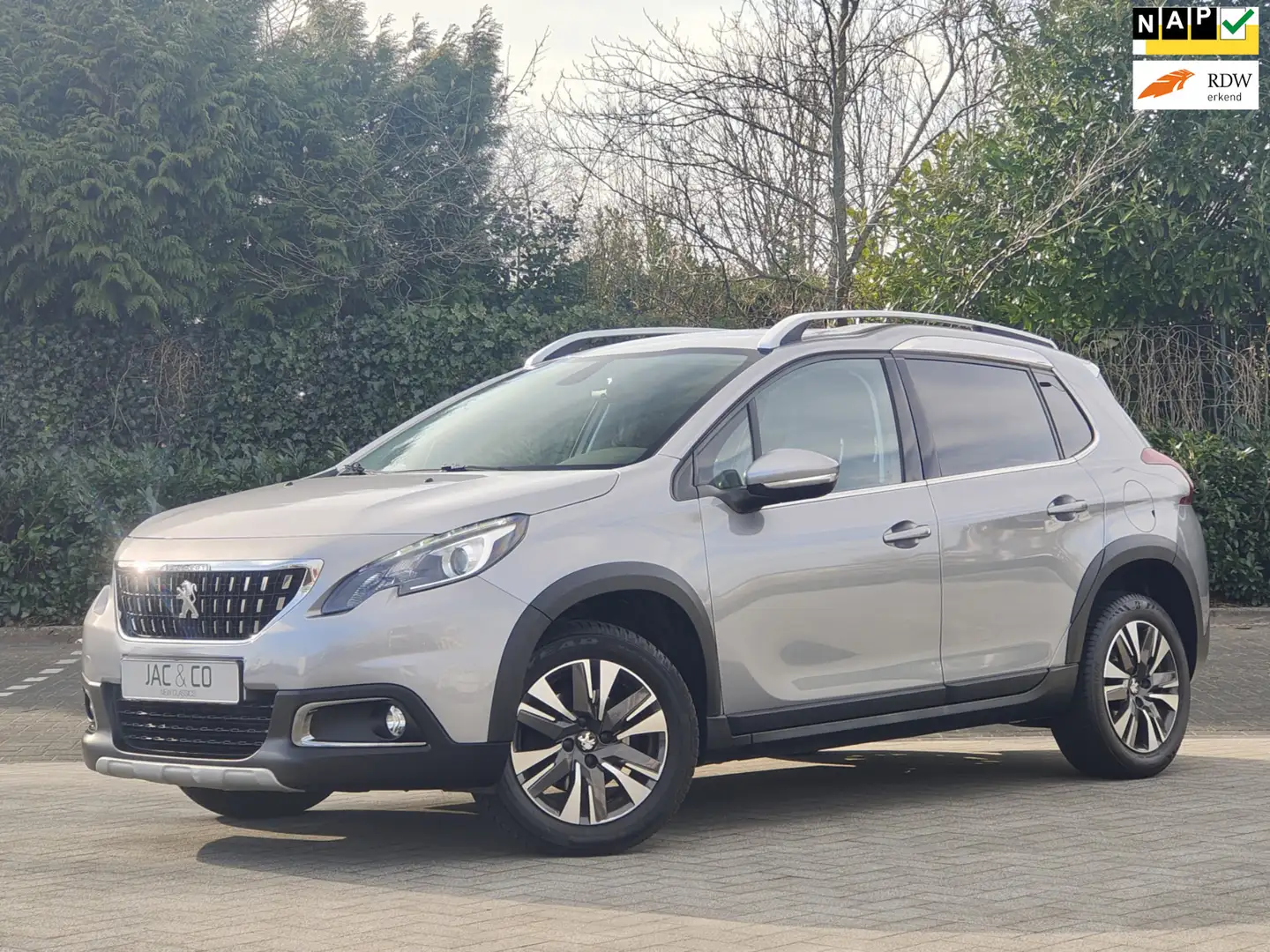 Peugeot 2008 1.2 PureTech Allure NAVI - AUTOMAAT Gris - 1