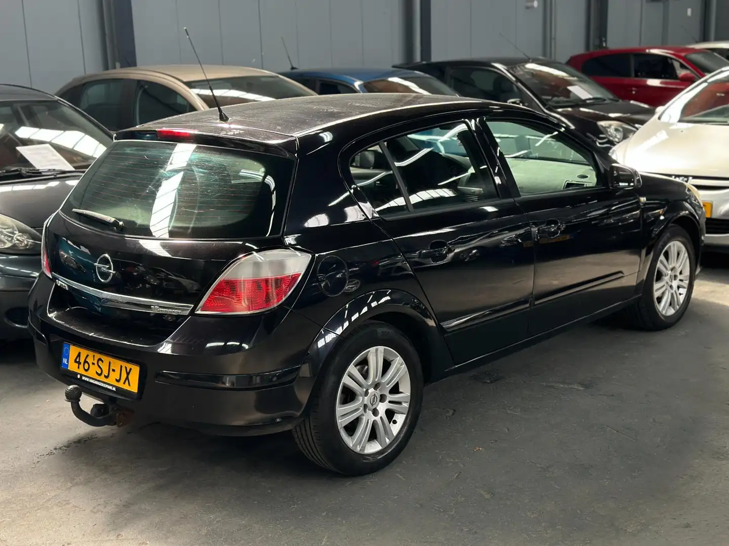 Opel Astra 1.6 Edition Nieuwe APK NAP Zwart - 2