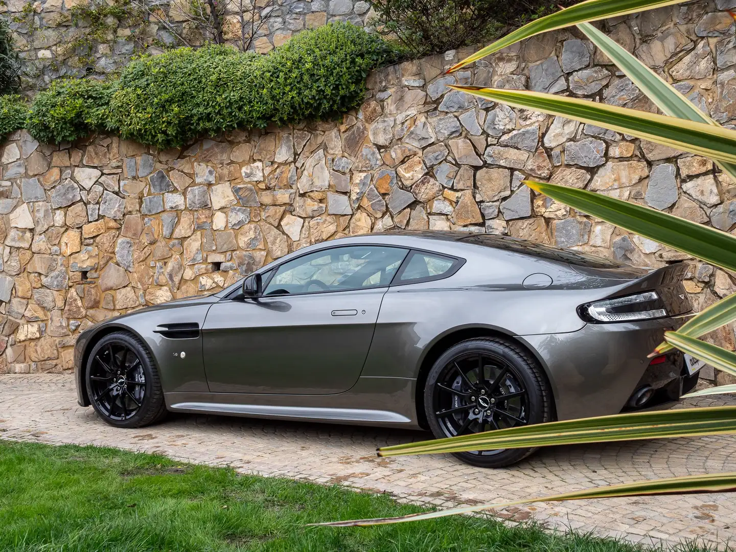 Aston Martin ASTON MARTIN V12 VANTAGE S AMR *1 OF 100* (MANUAL) Gri - 2
