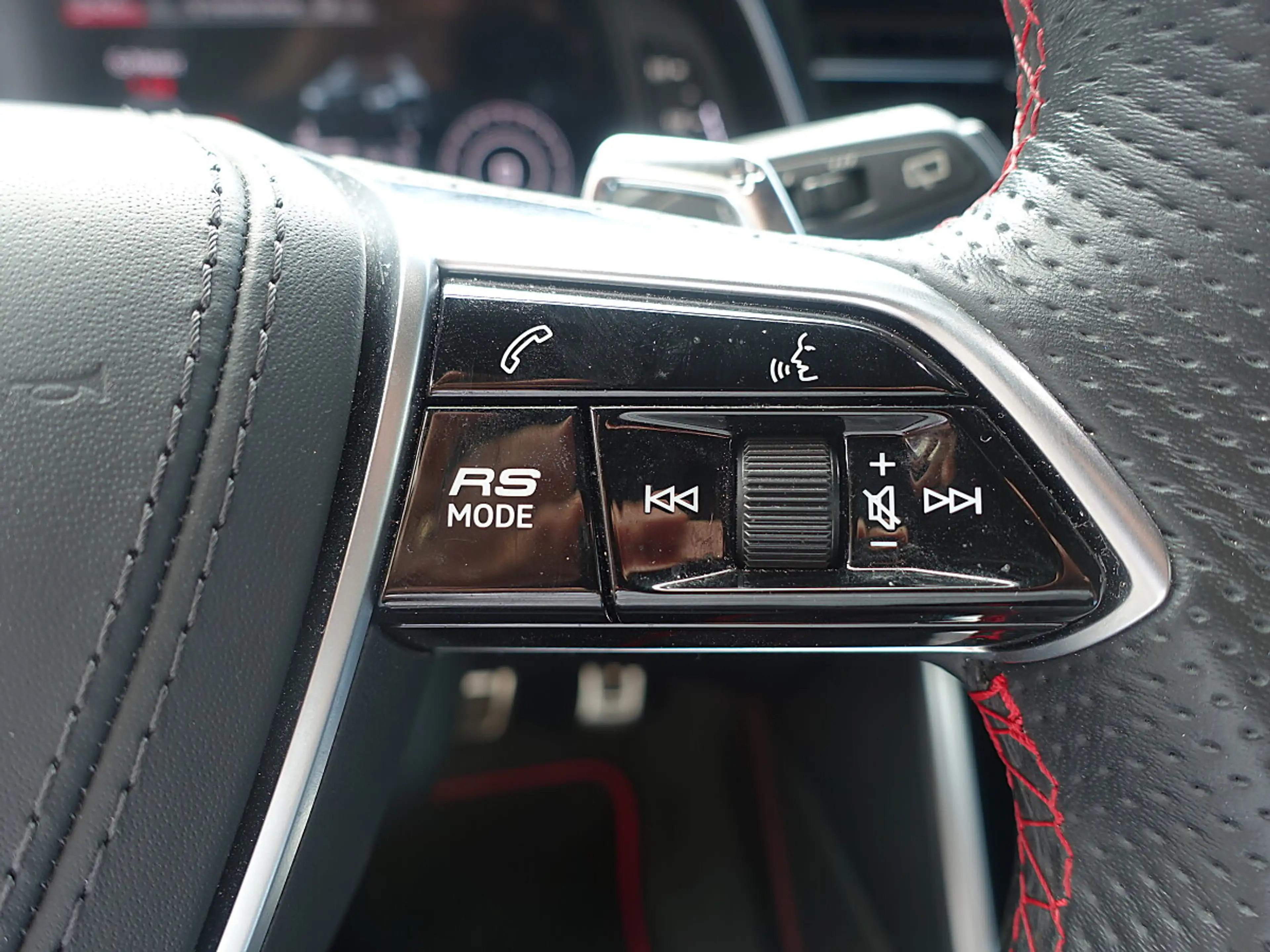 Audi RS6 Avant 4,0 TFSI quattro MHEV S-tronic — photo 13