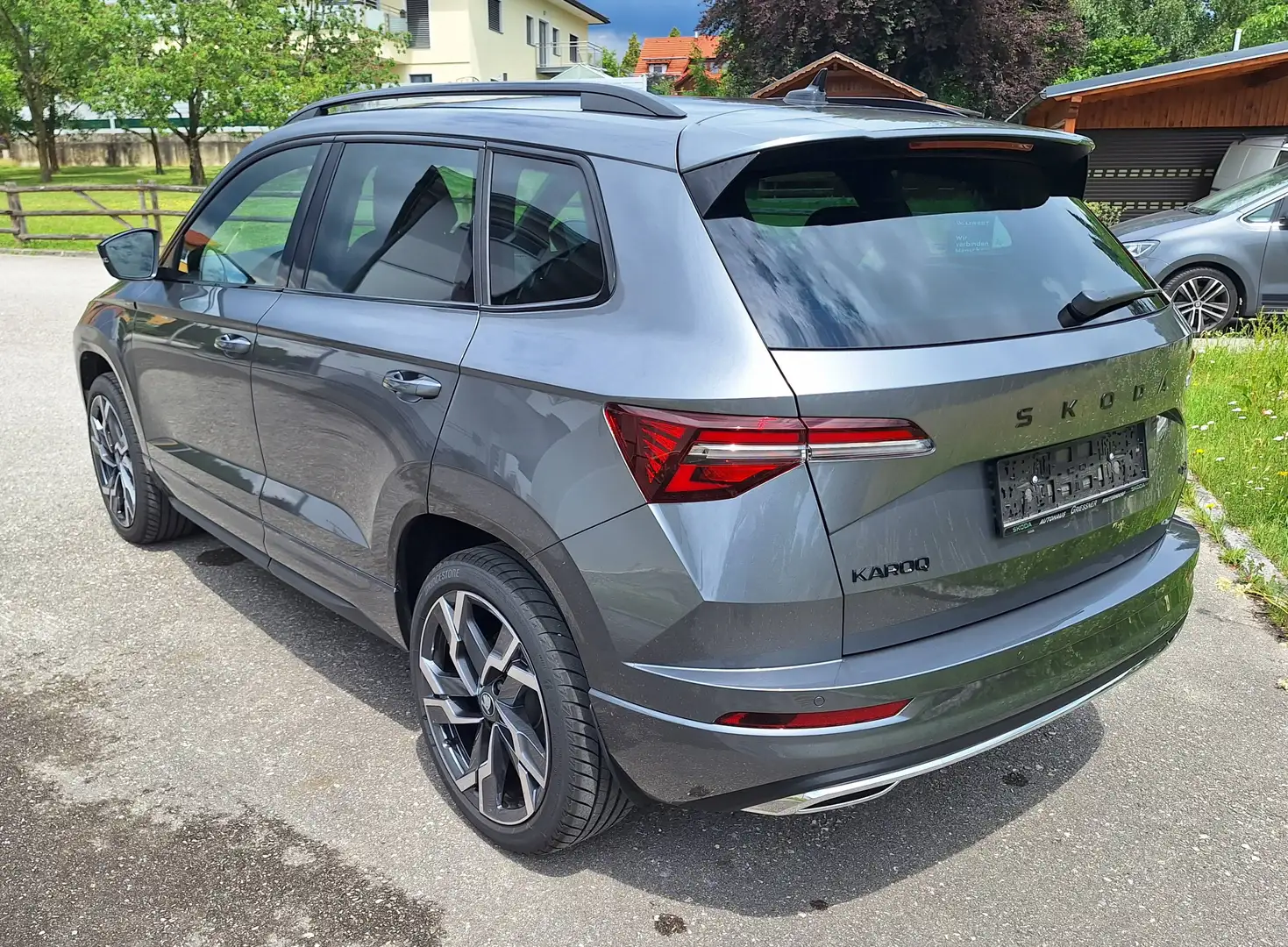 Skoda Karoq Karoq 2,0 TDI 4x4 DSG Sportline Sportline Grau - 2